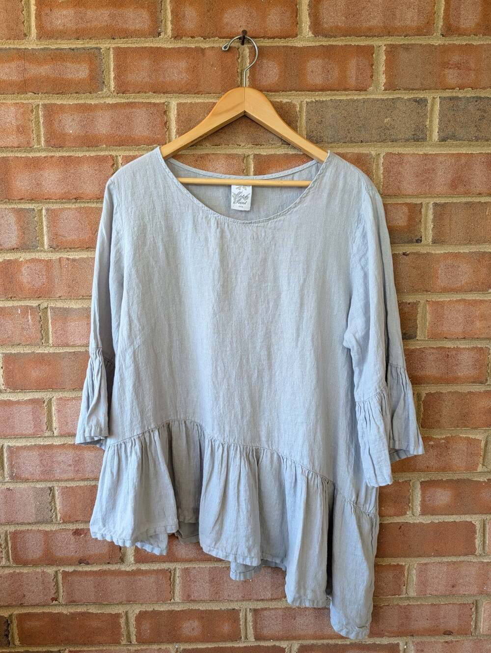 Match Point 100% Linen Light Gray Ruffle Asymmetrical Top Size Small 3/4 Sleeve